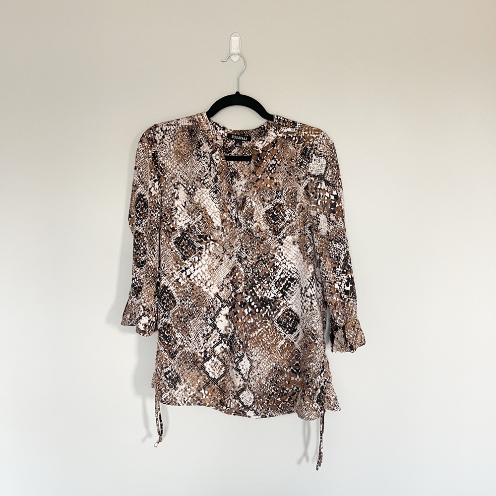 Roz & Ali Womens 3/4 sleeve snake skin print blouse, size Medium (M)